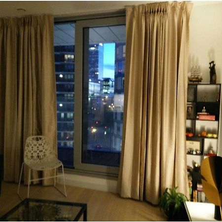 Private Room In Luxury Canary Wharf Apartment London Exterior photo