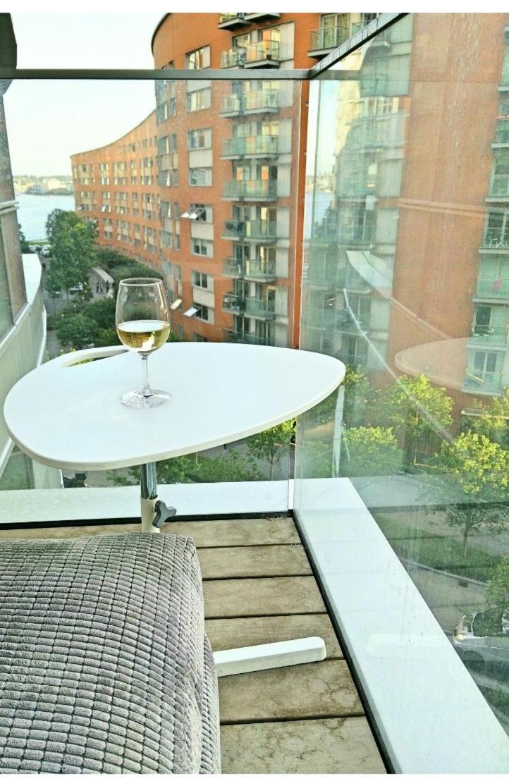 Private Room In Luxury Canary Wharf Apartment London Exterior photo
